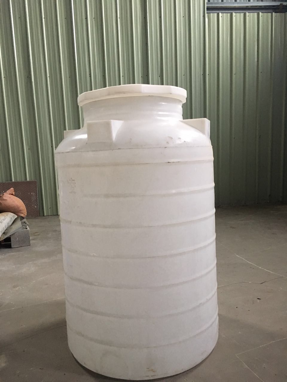 塑料水塔水箱储水罐熟胶家用蓄水桶化工桶耐酸碱卧式储罐大水桶